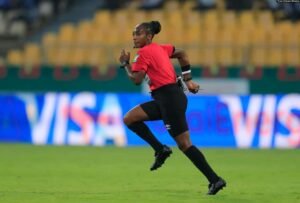 Mukansanga Salima est une arbitre de football rwandaise, elle est la première femme arbitre africaine désignée pour officier un mondial en 2022.