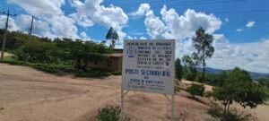 Ujyayo anyura mu muhanda uri haruguru y'icyo cyapa