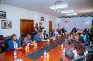 abayobozi muri reg mu kiganiro n'abanyamakuru
