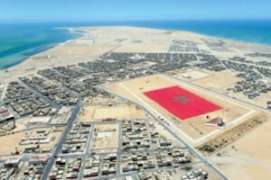 un groupe de diplomates en mission dans les provinces du sud du maroc