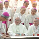 Amwe mu mafoto ya Papa Francis watabarutse